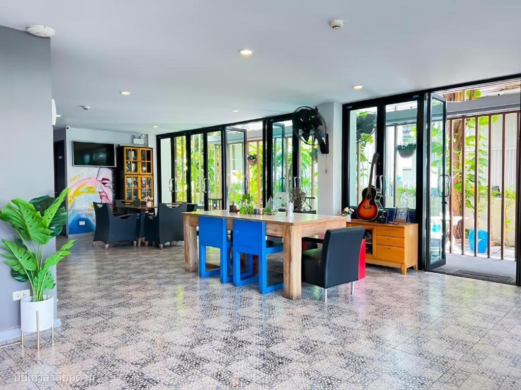 Bb House Mini Suite Hotel Bangkok Exterior photo